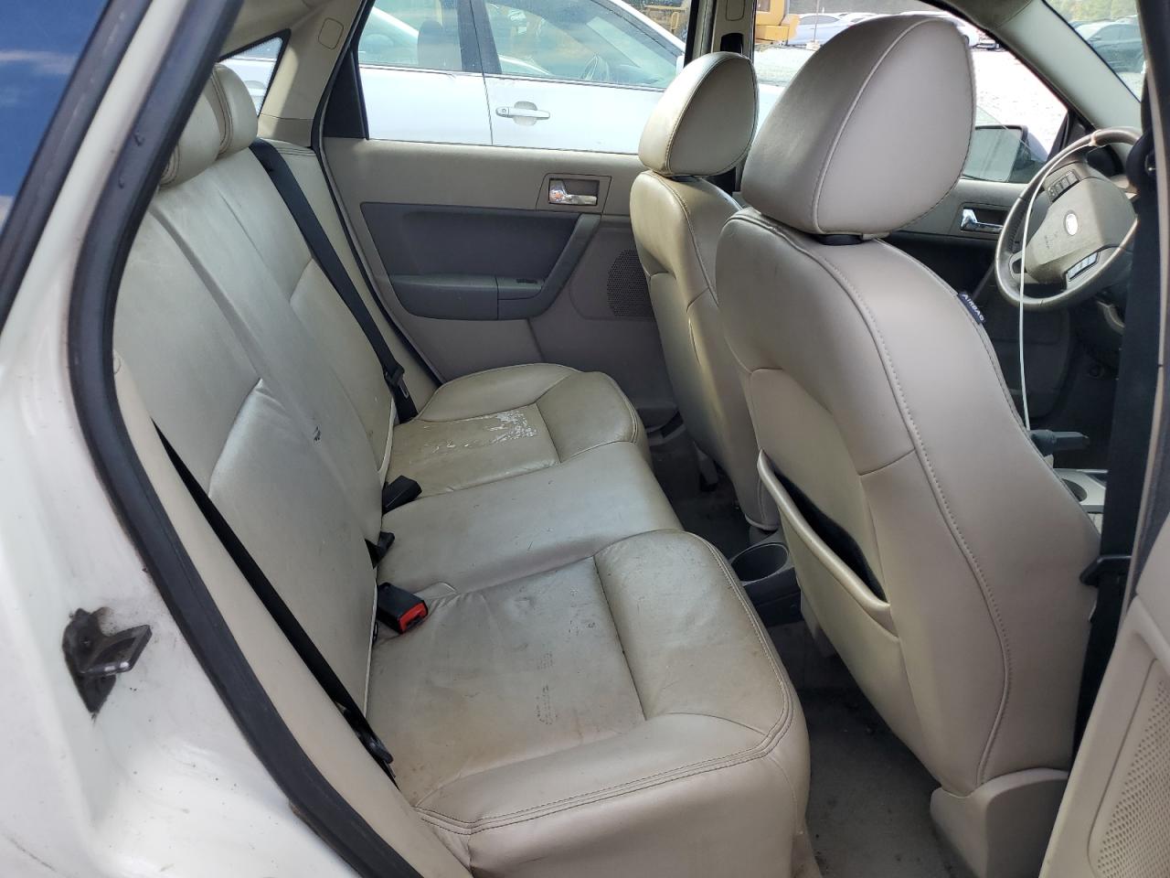 2010 Ford Focus - Image 10