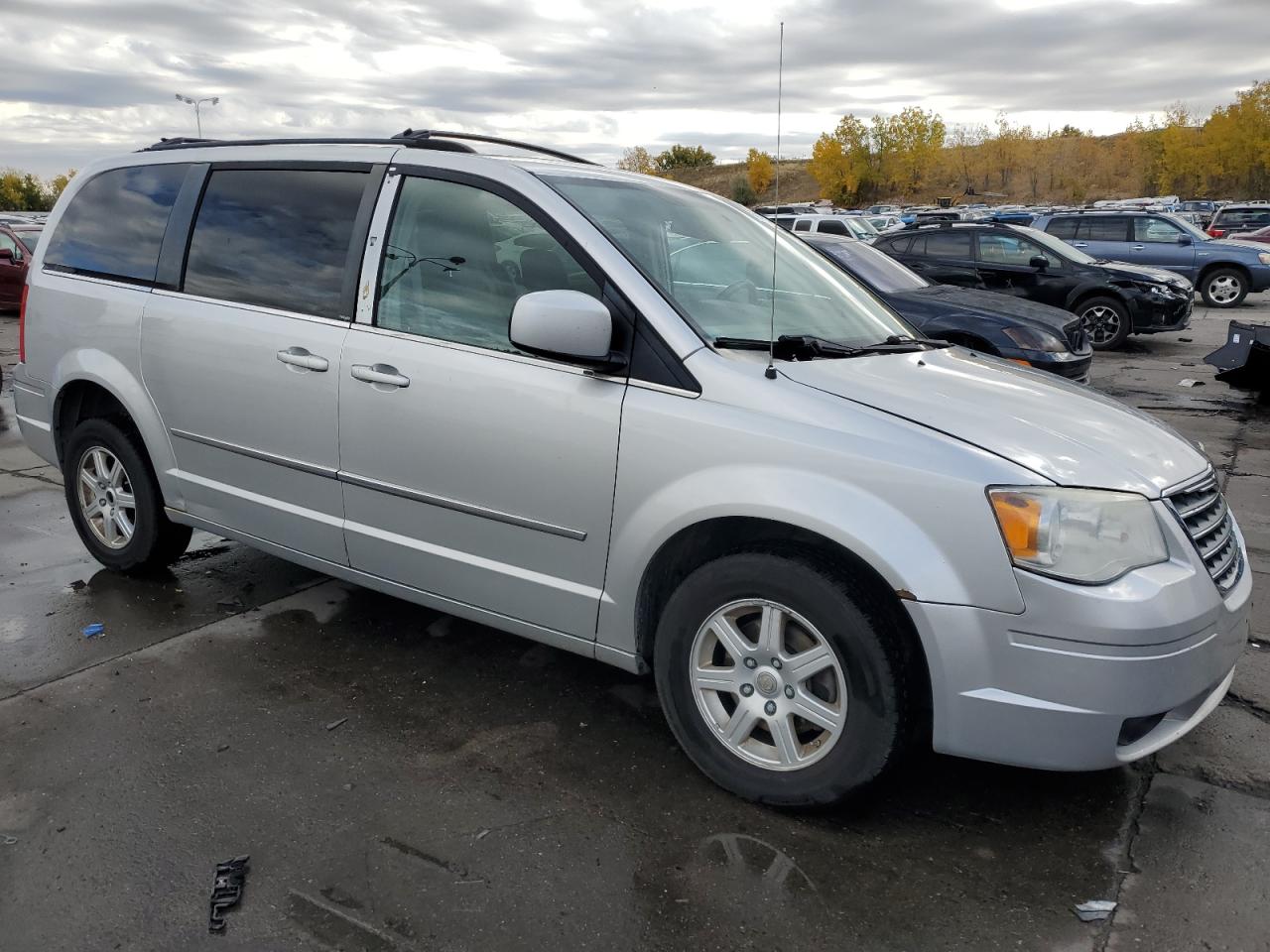 2010 Chrysler Town & Country - Image 4