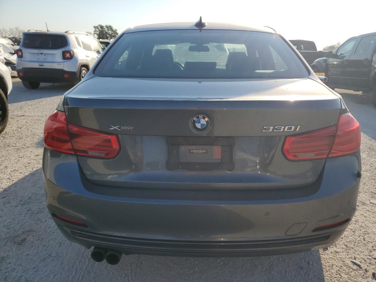 WBA8D9C5XJA615327 2018 BMW 330 Xi