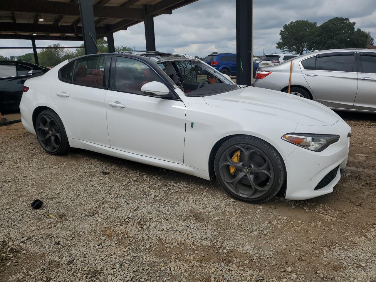 VIN ZARFAMBN3K7615486 2019 ALFA ROMEO GIULIA no.4