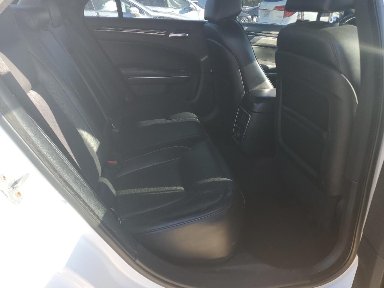 2011 Chrysler 300 - Image 10