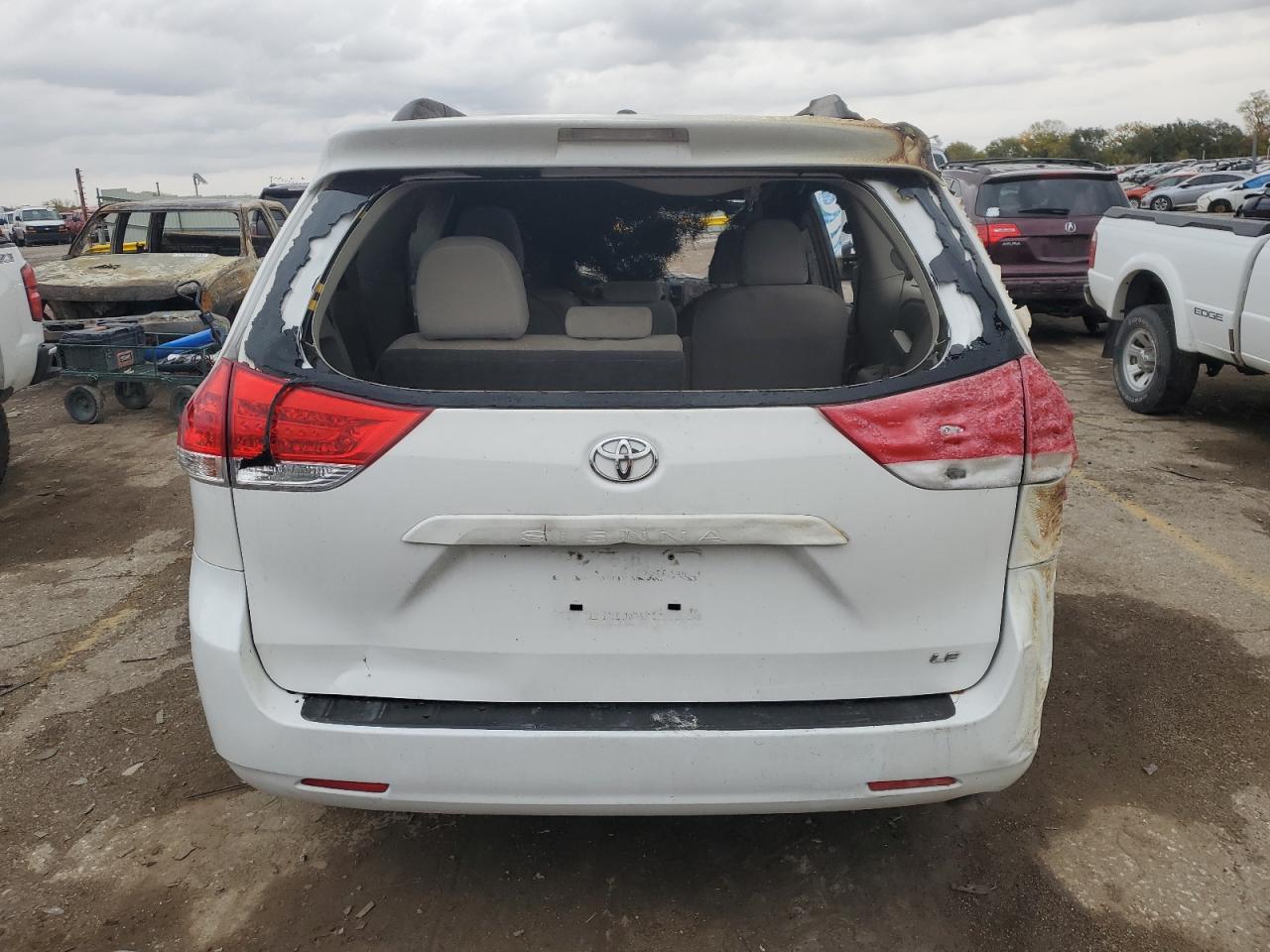 2011 Toyota Sienna - Image 6