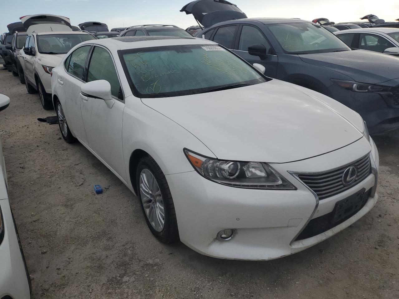 2015 Lexus ES - Image 4