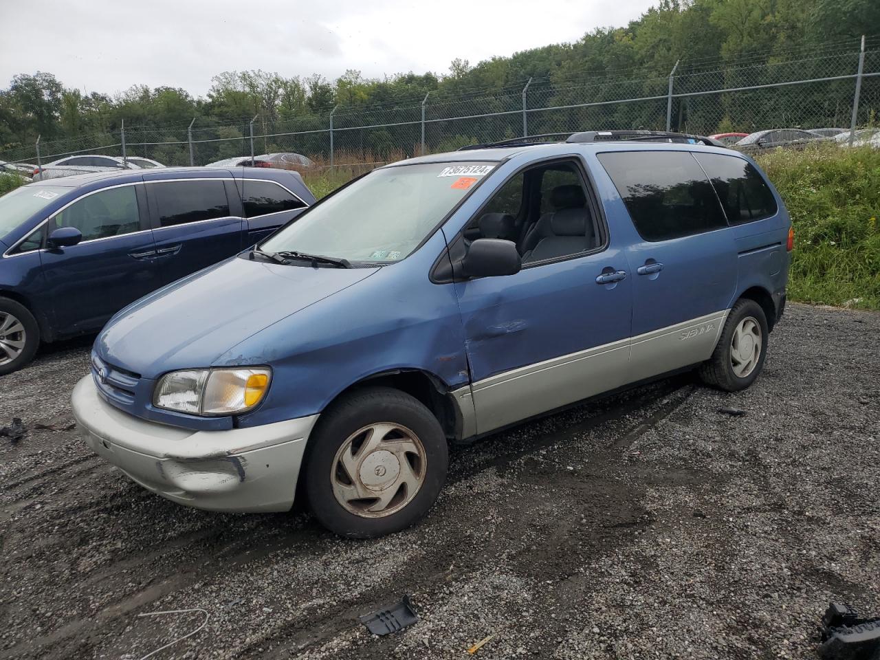 2000 Toyota Sienna Le for Sale in Baltimore, MD - Rear End