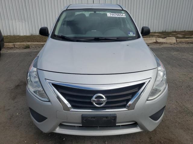  NISSAN VERSA 2015 Сріблястий