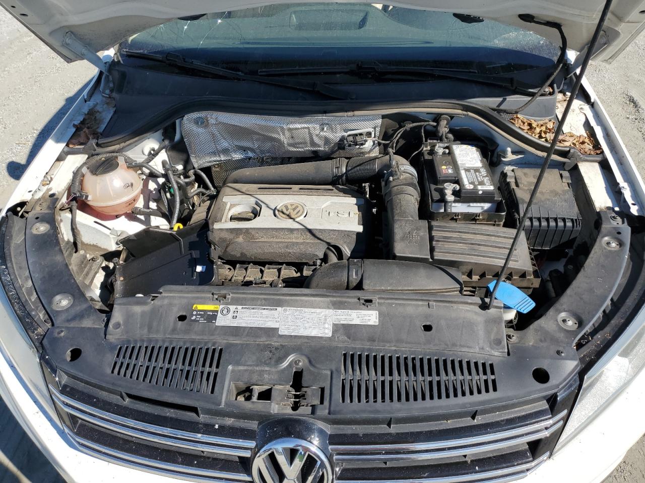 2017 Volkswagen Tiguan - Image 11
