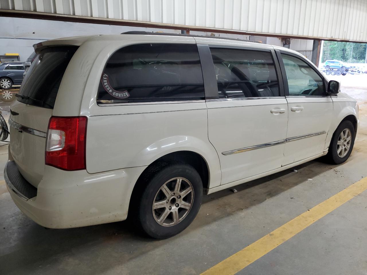 2012 Chrysler Town & Country - Image 3