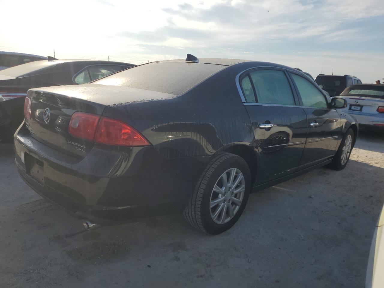 2011 Buick Lucerne - Image 3