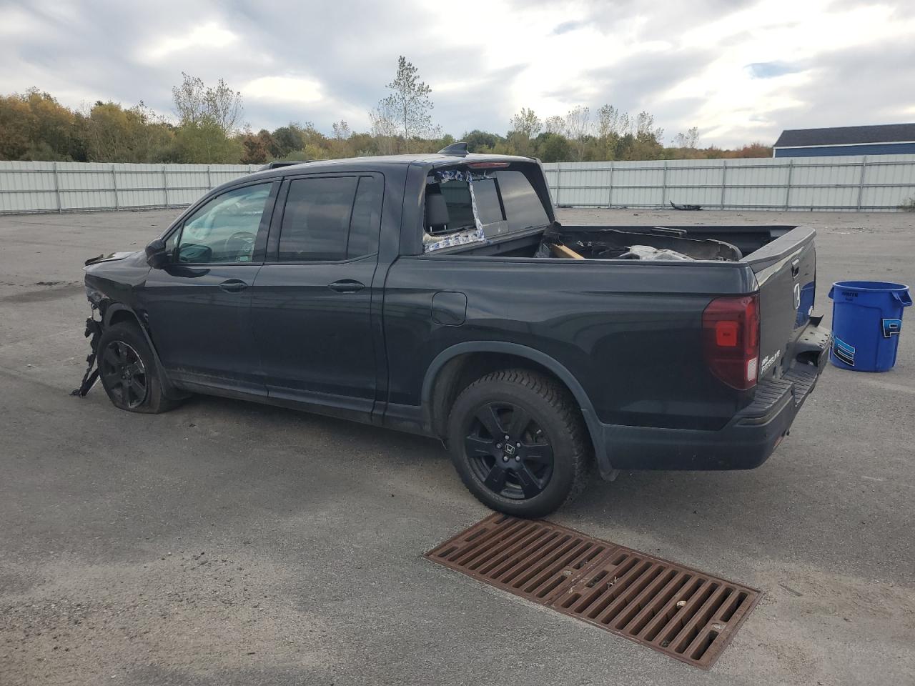 2019 Honda Ridgeline - Image 2