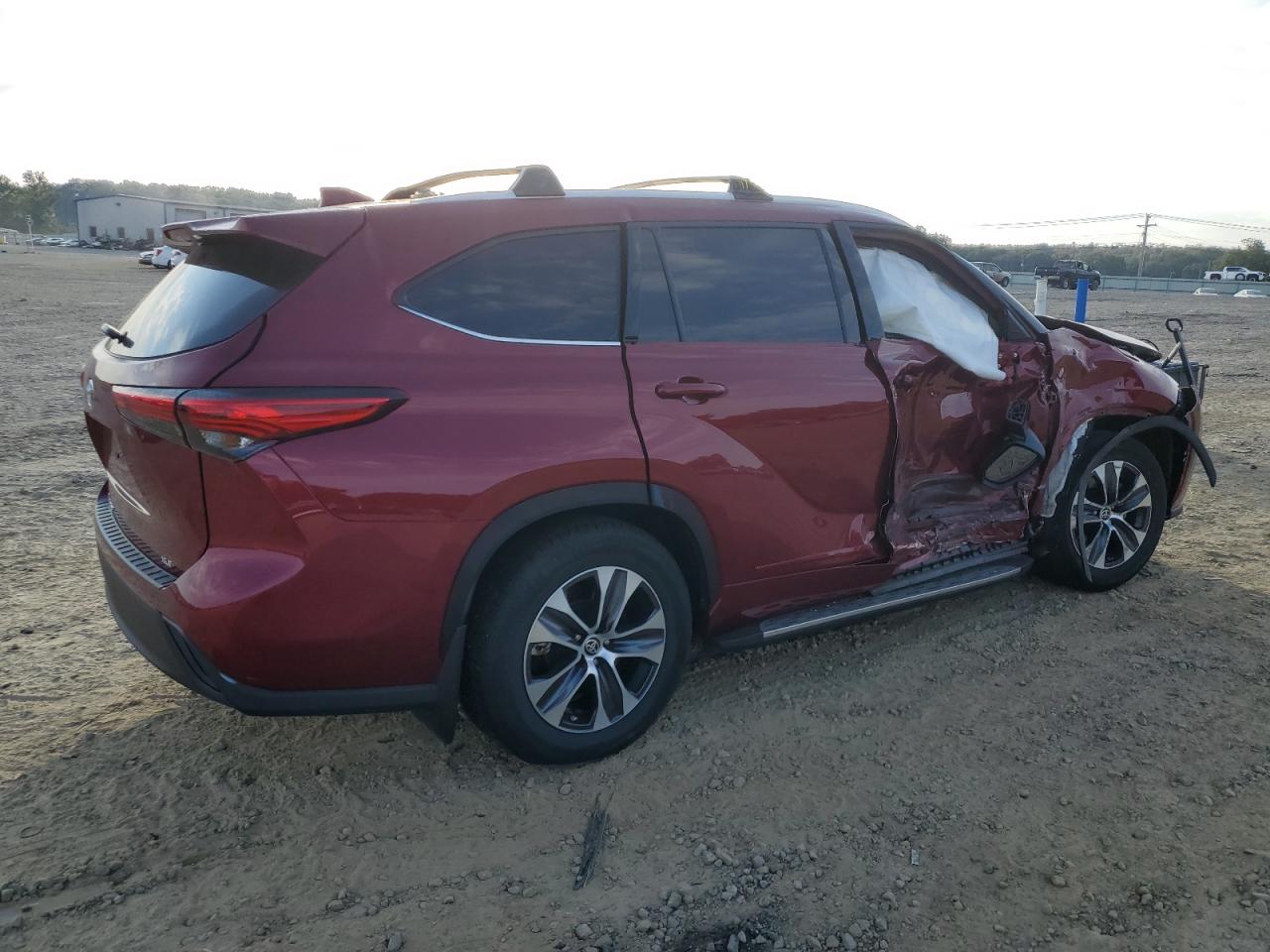 2022 Toyota Highlander - Image 3