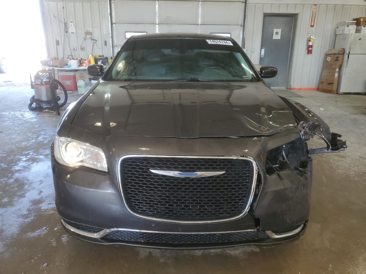2018 Chrysler 300 - Image 5