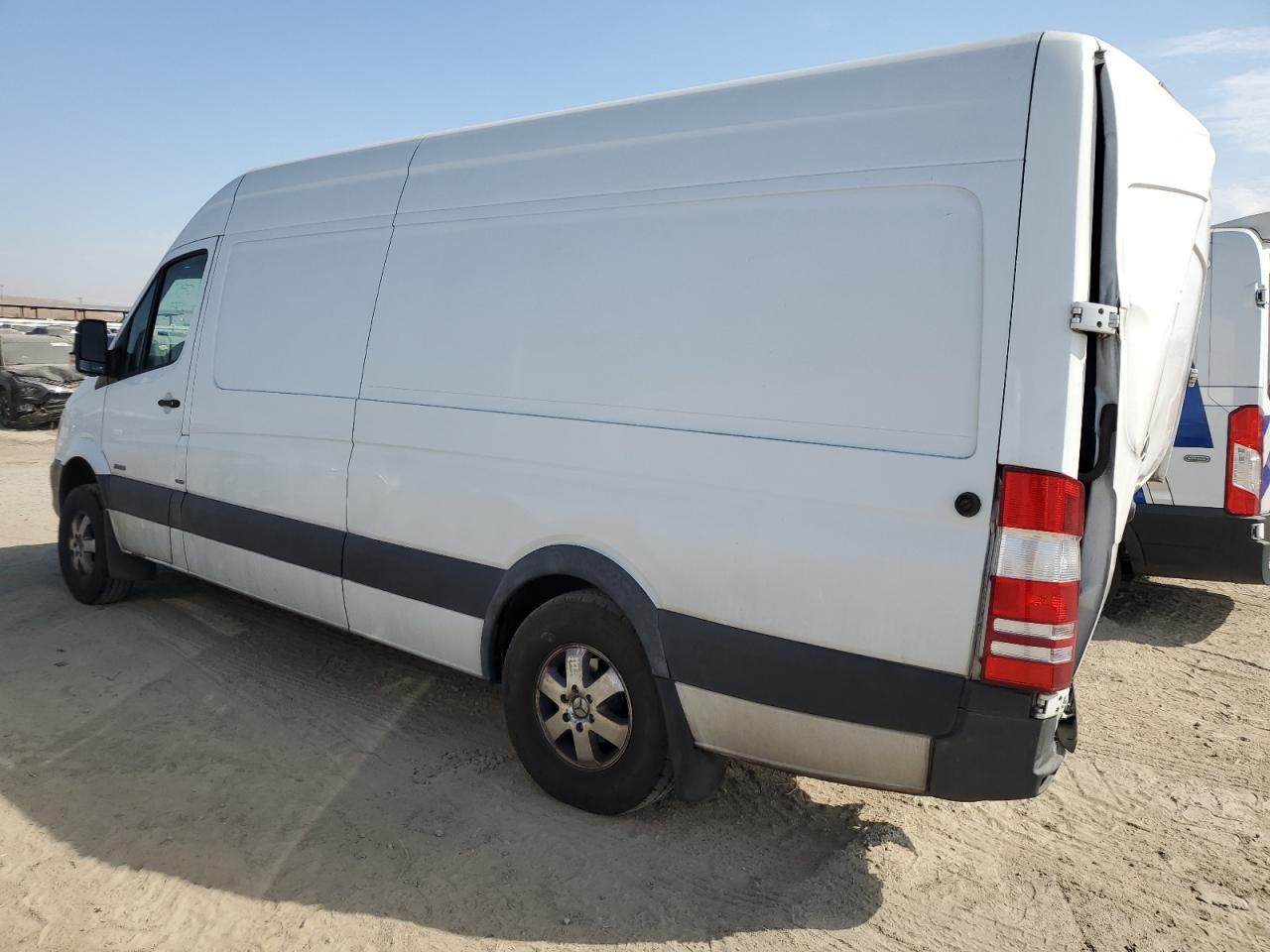 VIN WD3PE8CC8FP107134 2015 MERCEDES-BENZ SPRINTER no.2