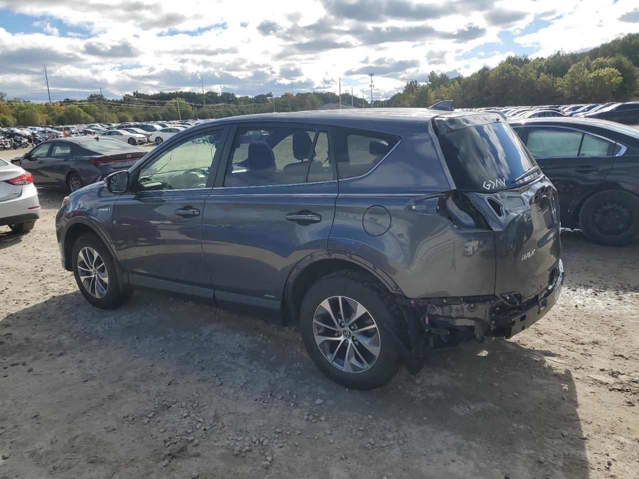 JTMRJREV1JD248913 2018 TOYOTA RAV 4 - Image 2