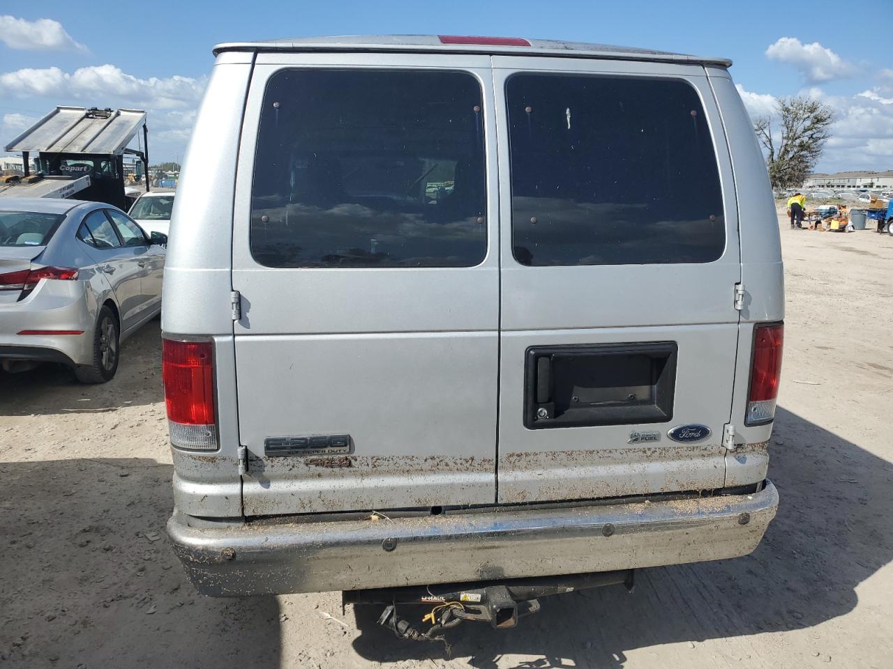 1FBNE3BL4BDB03535 2011 Ford Econoline E350 Super Duty Wagon