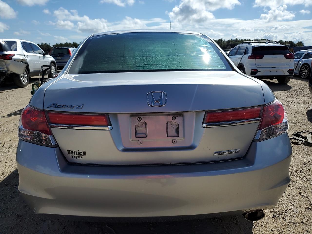 1HGCP2F6XBA058356 2011 Honda Accord Se