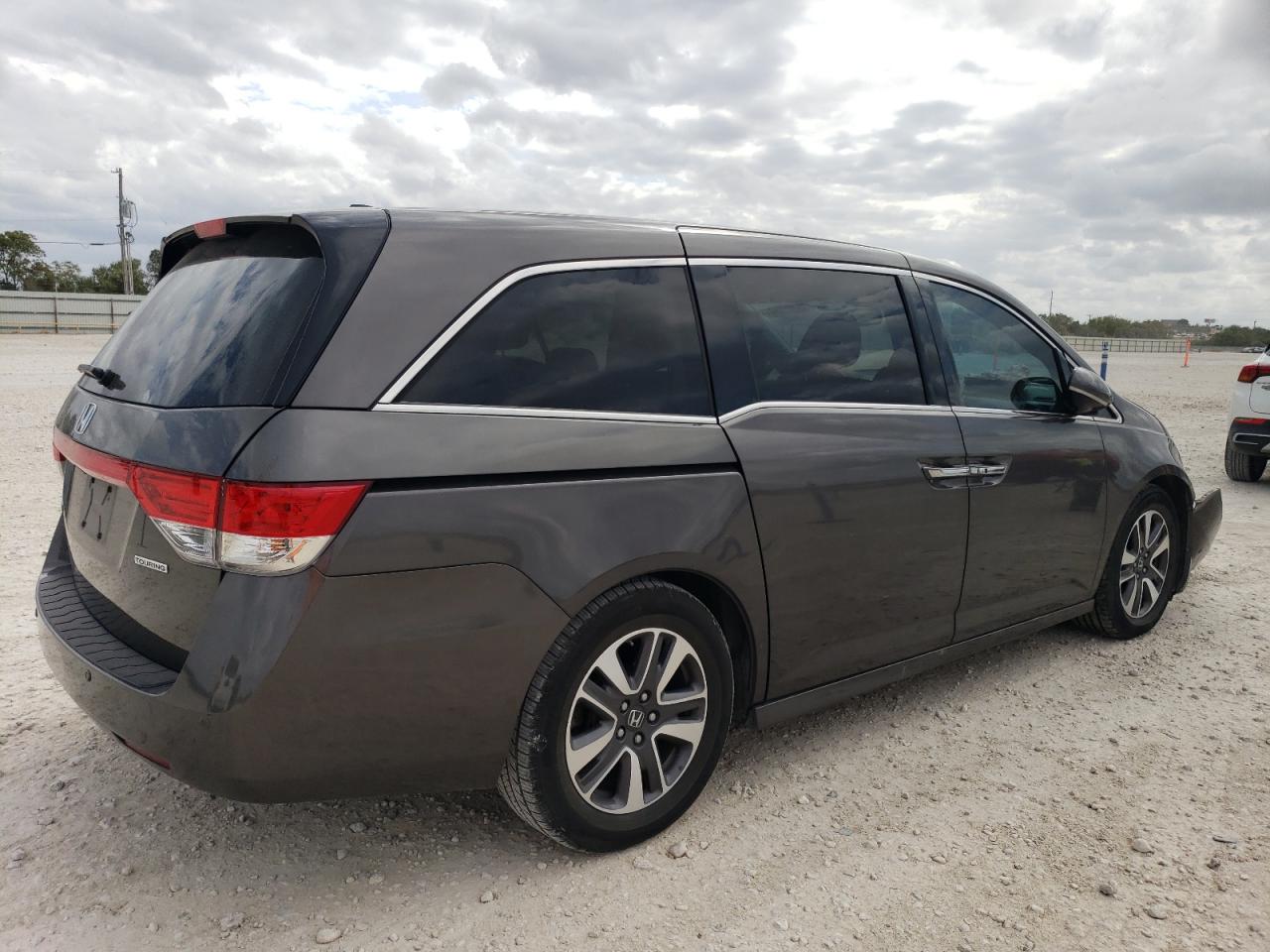 2016 Honda Odyssey - Image 3