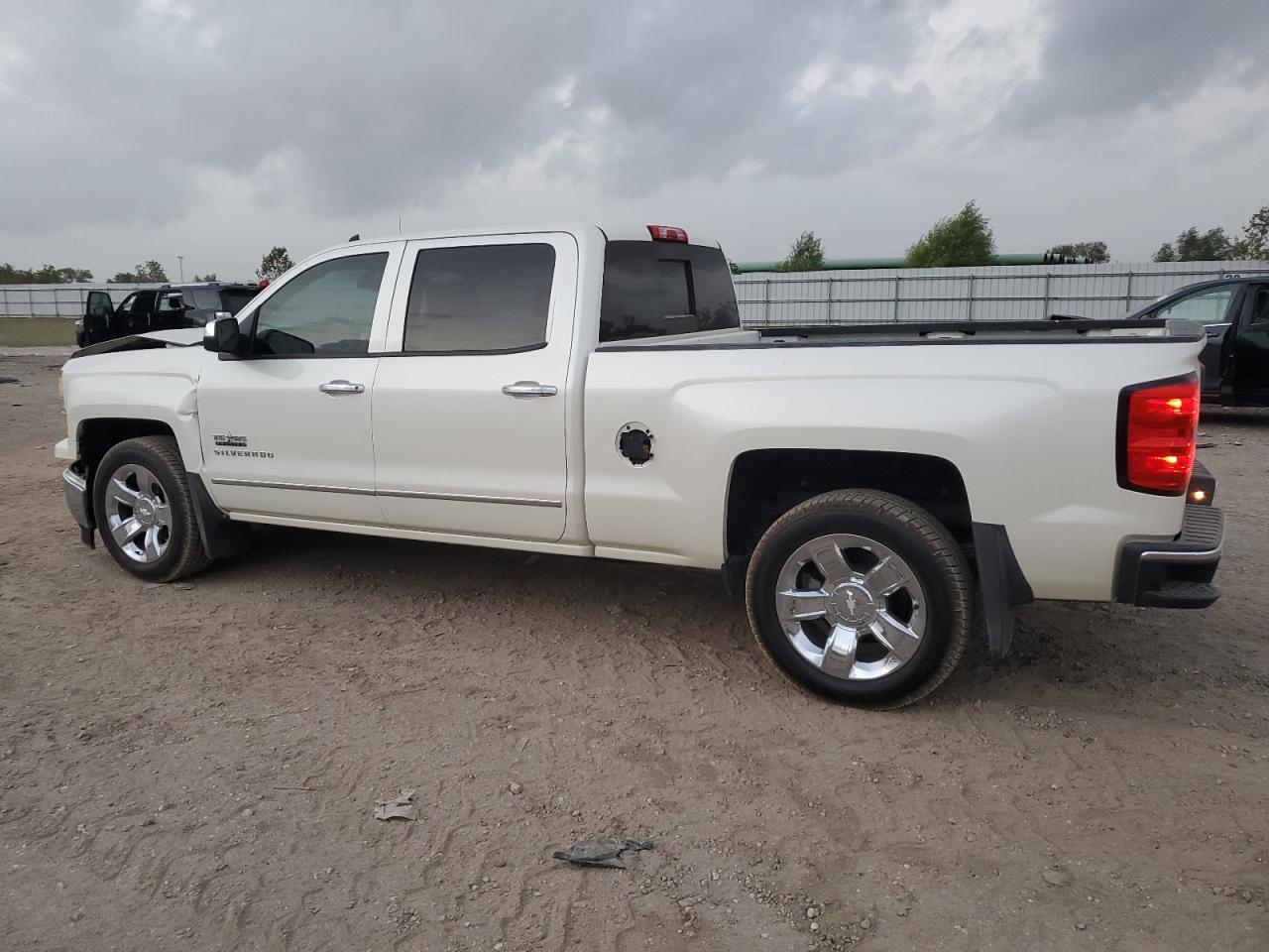 2014 Chevrolet Silverado - Image 2