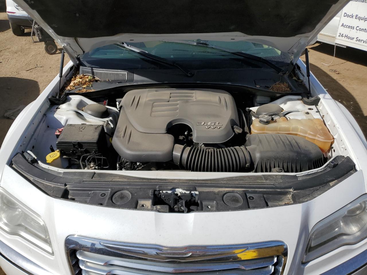 2013 Chrysler 300 - Image 13