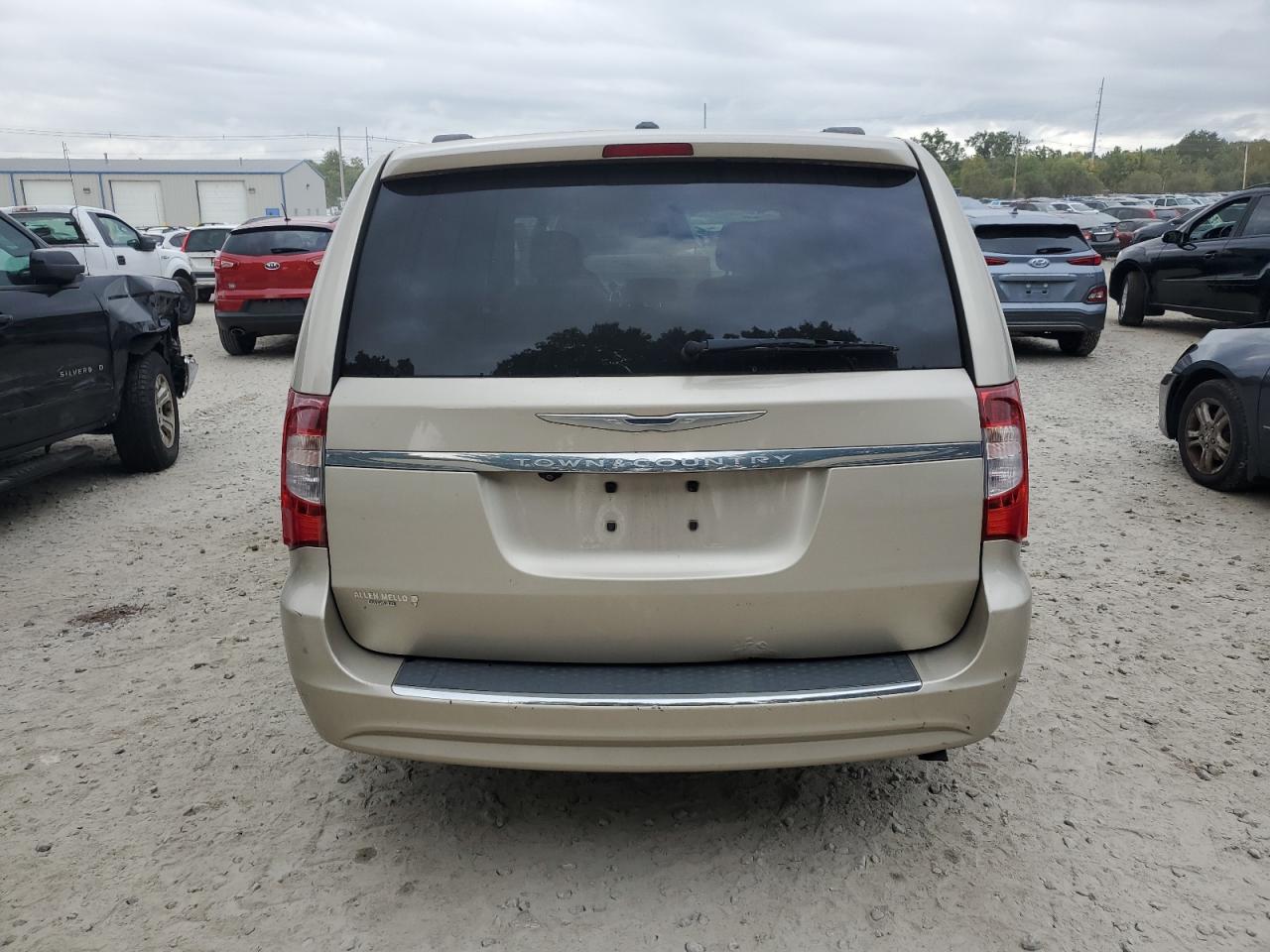 2C4RC1BG2DR631665 2013 Chrysler Town & Country Touring