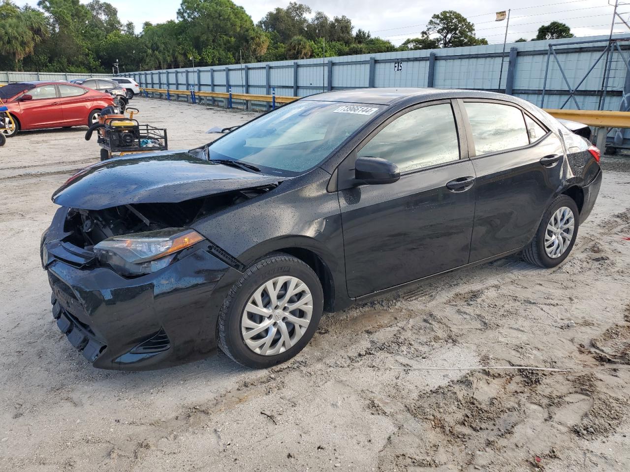 5YFBURHE5JP821880 2018 TOYOTA COROLLA - Image 1