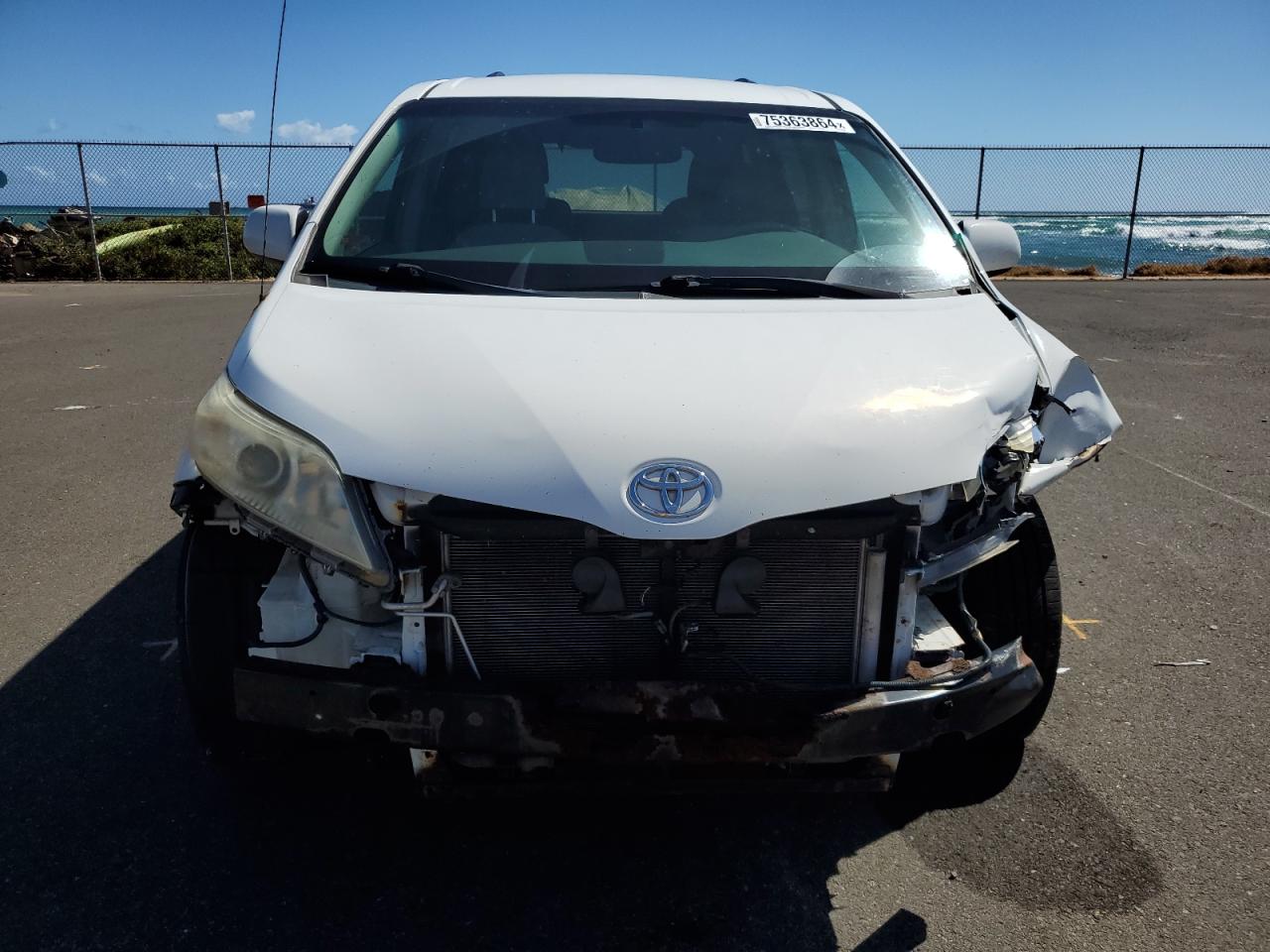 2011 Toyota Sienna - Image 5