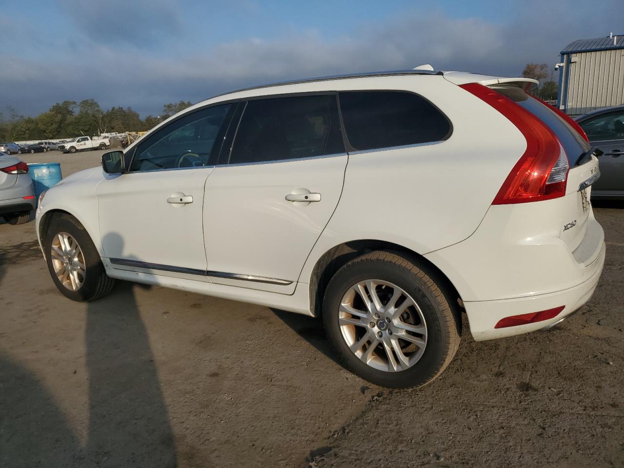 YV4612RK5F2681211 2015 VOLVO XC60 - Image 2