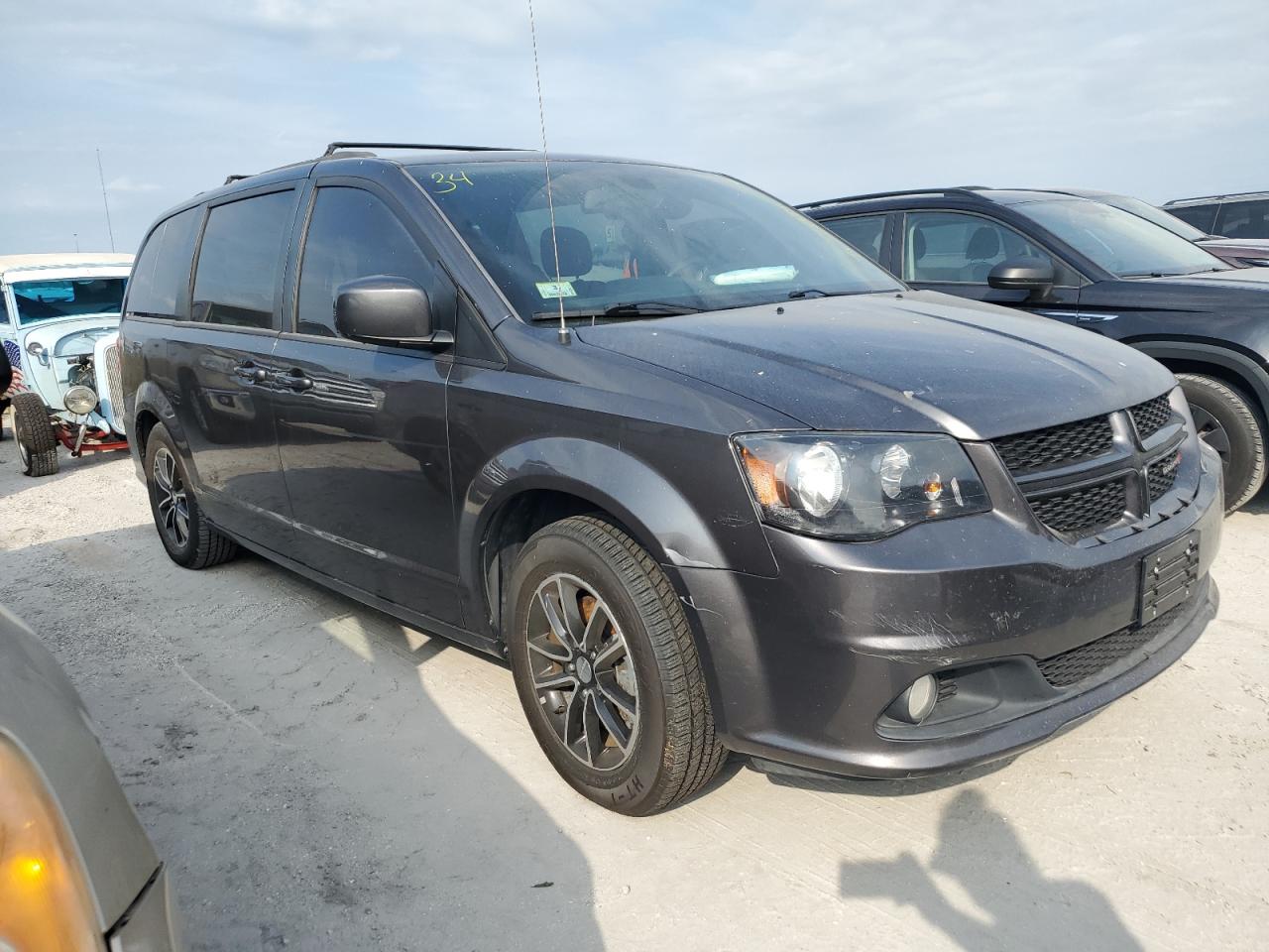 2019 Dodge Caravan - Image 4