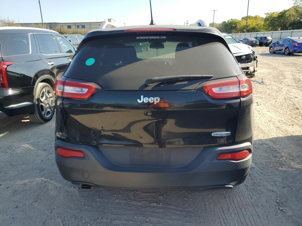 2018 Jeep Cherokee Latitude VIN: 1C4PJLCB1JD553597 Lot: 77279964