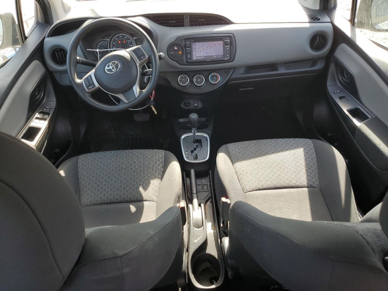 VNKKTUD3XHA075393 2017 Toyota Yaris L