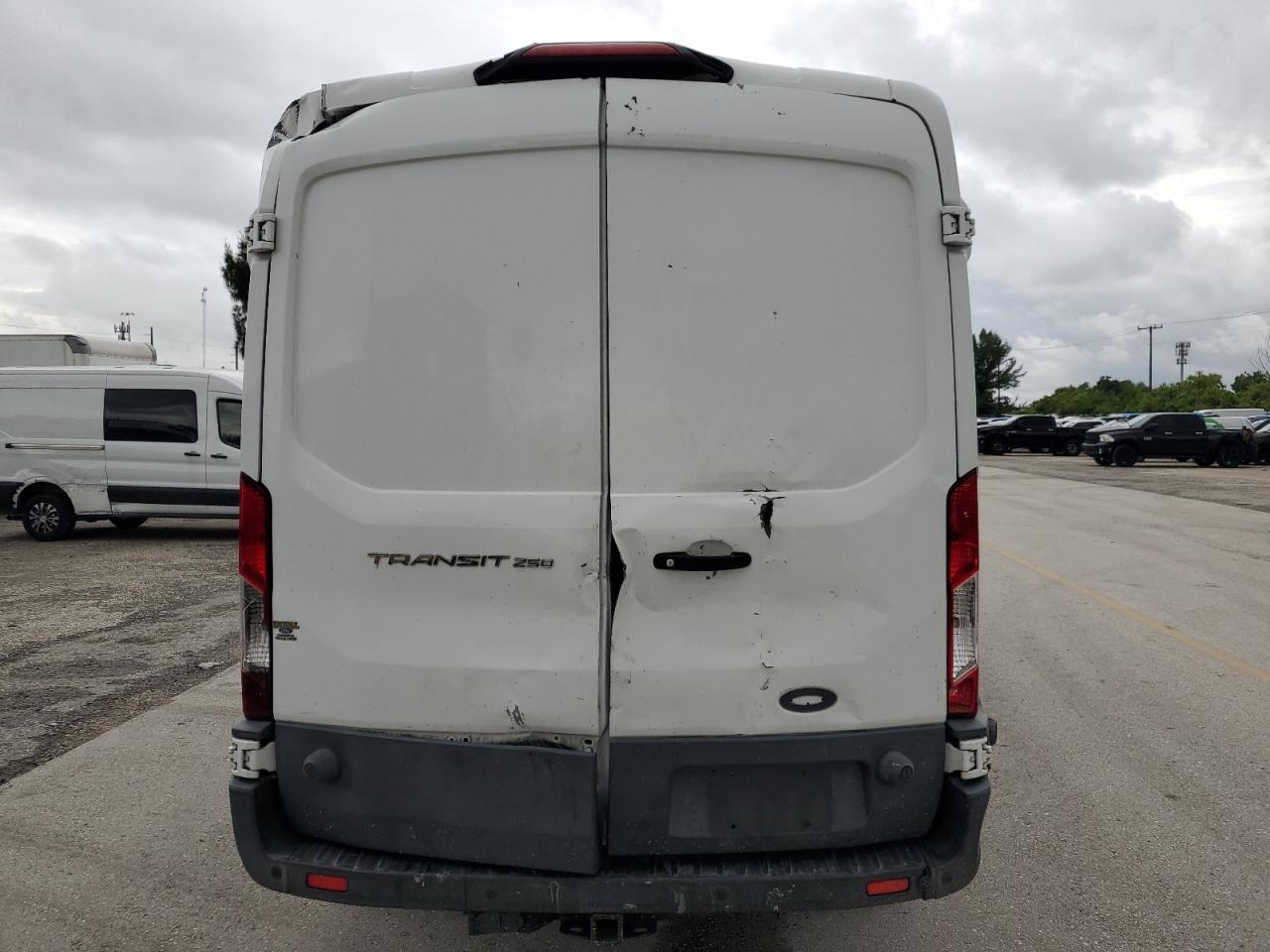 1FTYR2CM5JKB10499 2018 Ford Transit T-250