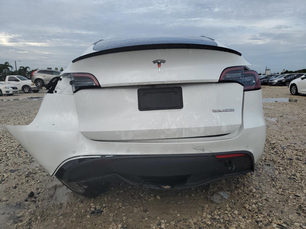 2022 Tesla Model Y VIN: 7SAYGDEF4NF374495 Lot: 73743714