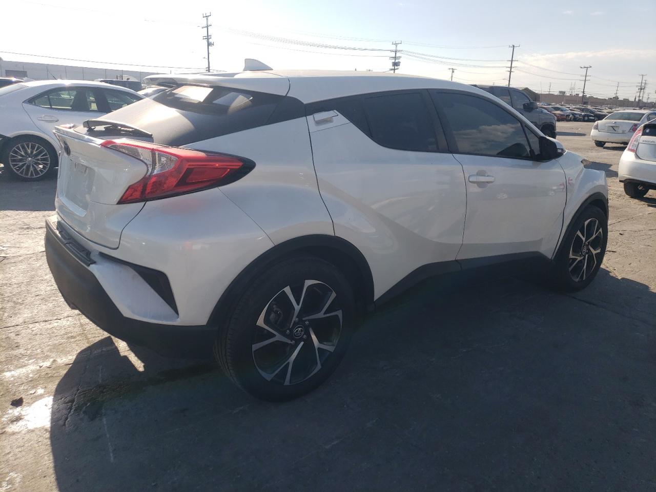 VIN NMTKHMBX9JR037094 2018 TOYOTA C-HR no.3