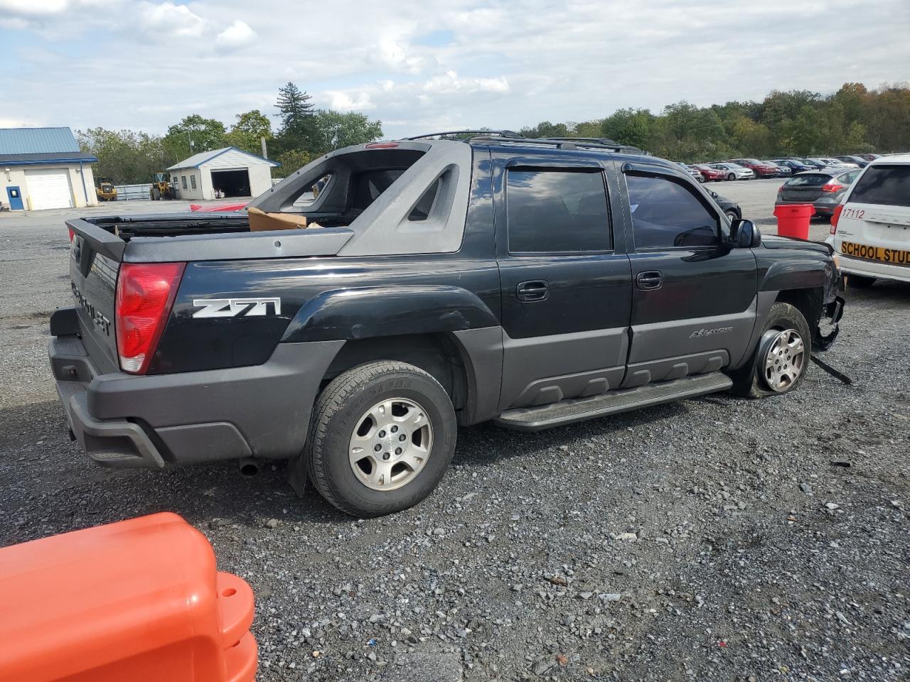 2004 Chevrolet Avalanche - Image 3
