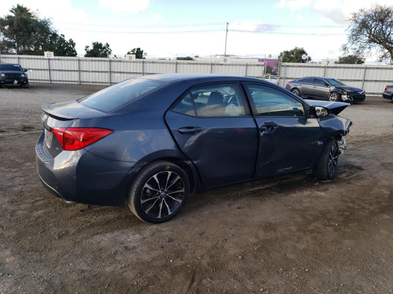 VIN 5YFBURHE2JP821304 2018 TOYOTA COROLLA no.3