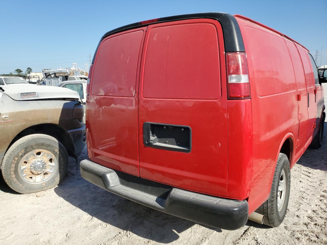 1GCWGAFPXJ1342146 2018 Chevrolet Express G2500