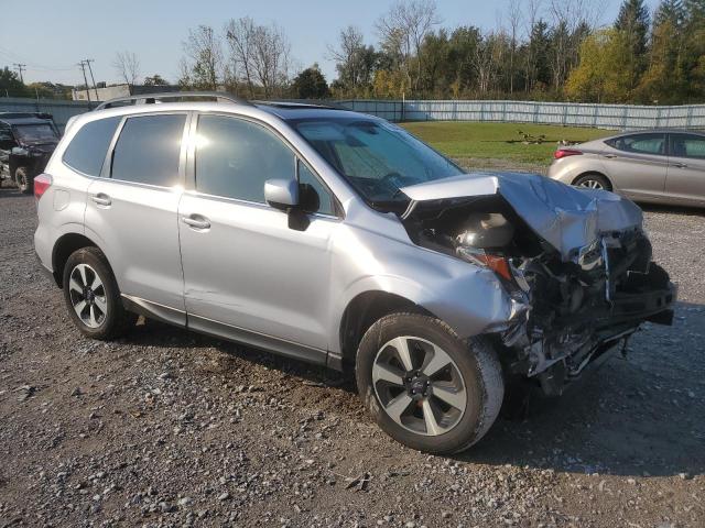  SUBARU FORESTER 2017 Серебристый