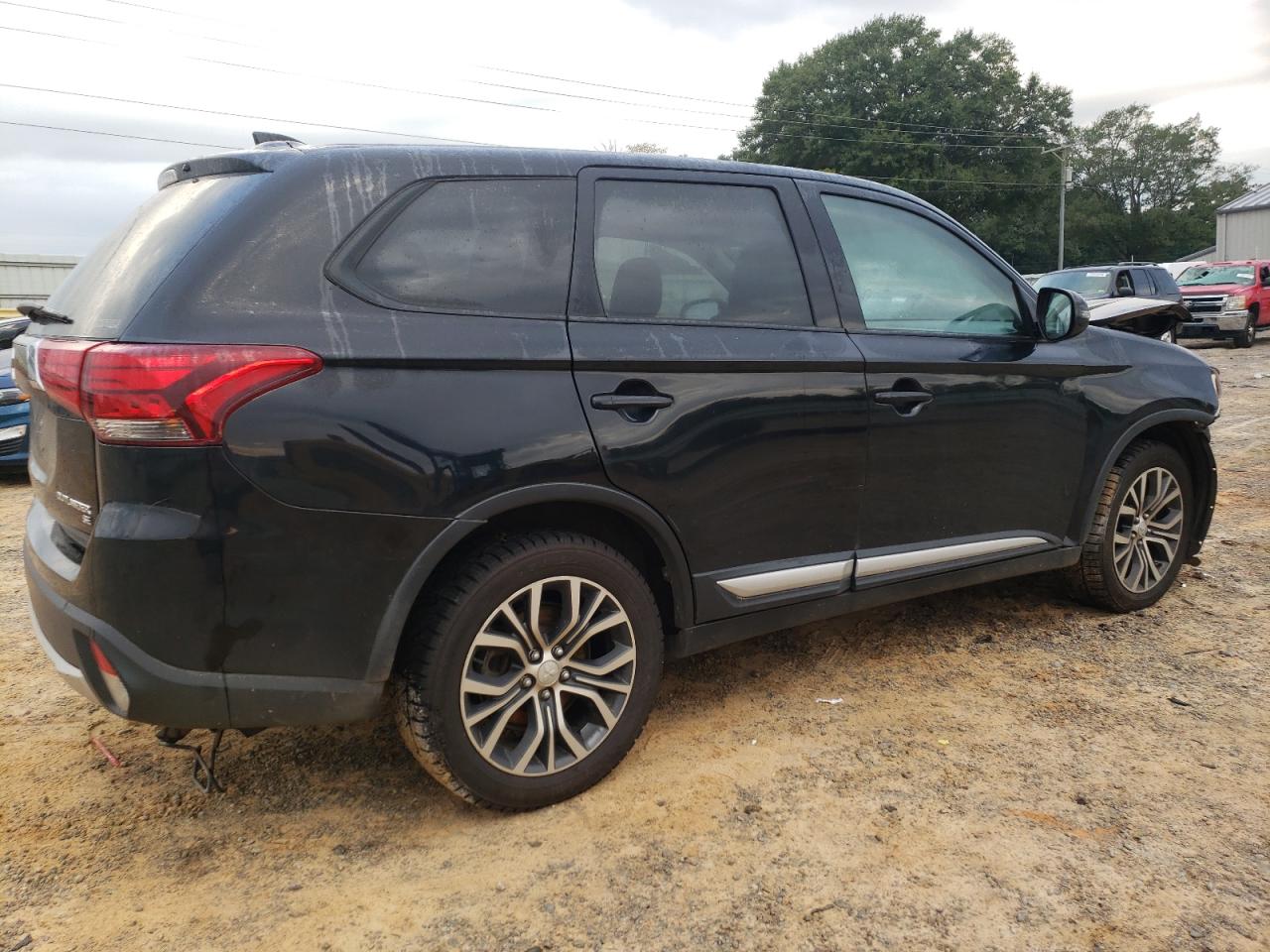 2018 Mitsubishi Outlander - Image 3