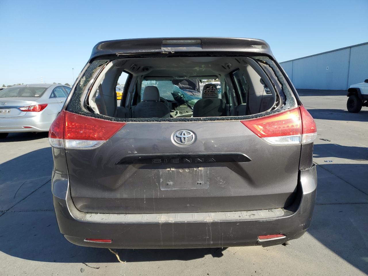 5TDZK3DC6DS330512 2013 Toyota Sienna