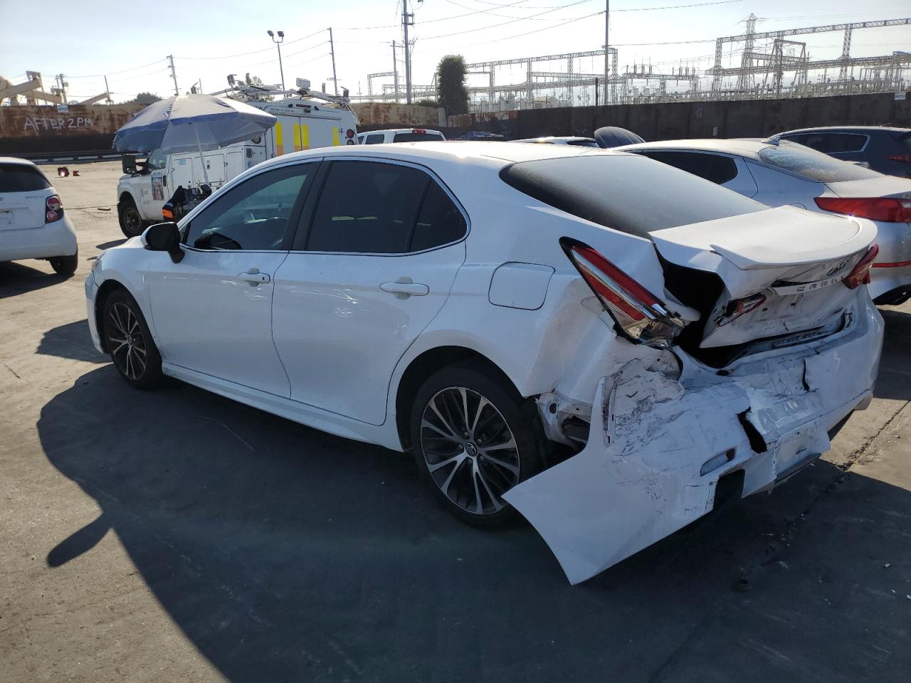 VIN 4T1B11HKXJU583104 2018 TOYOTA CAMRY no.2