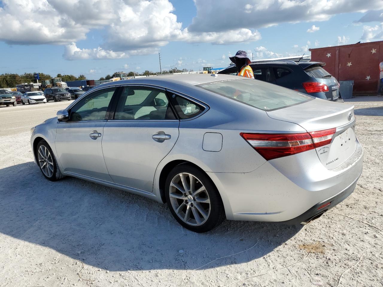 2014 Toyota Avalon - Image 2