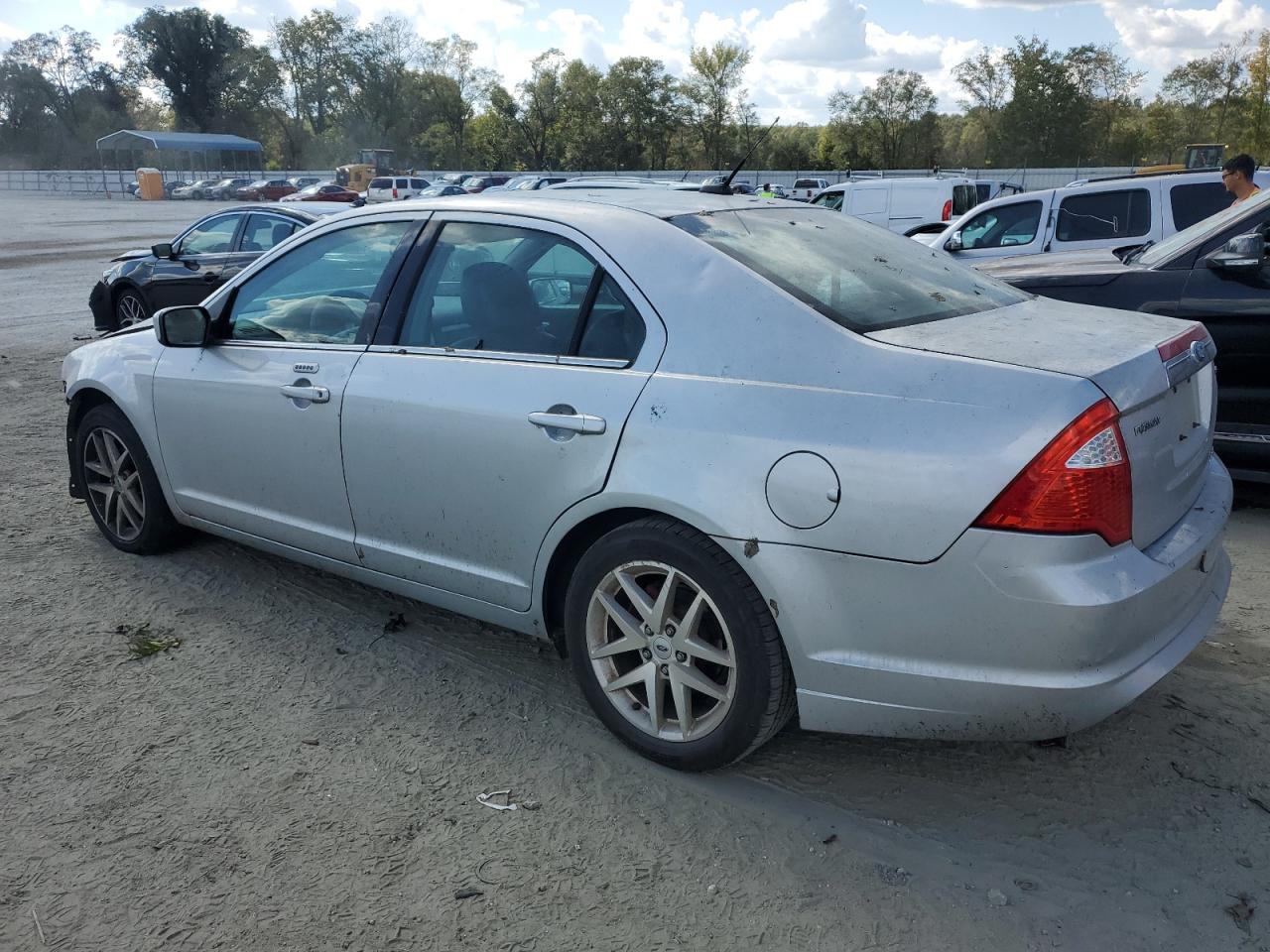 2010 Ford Fusion - Image 2
