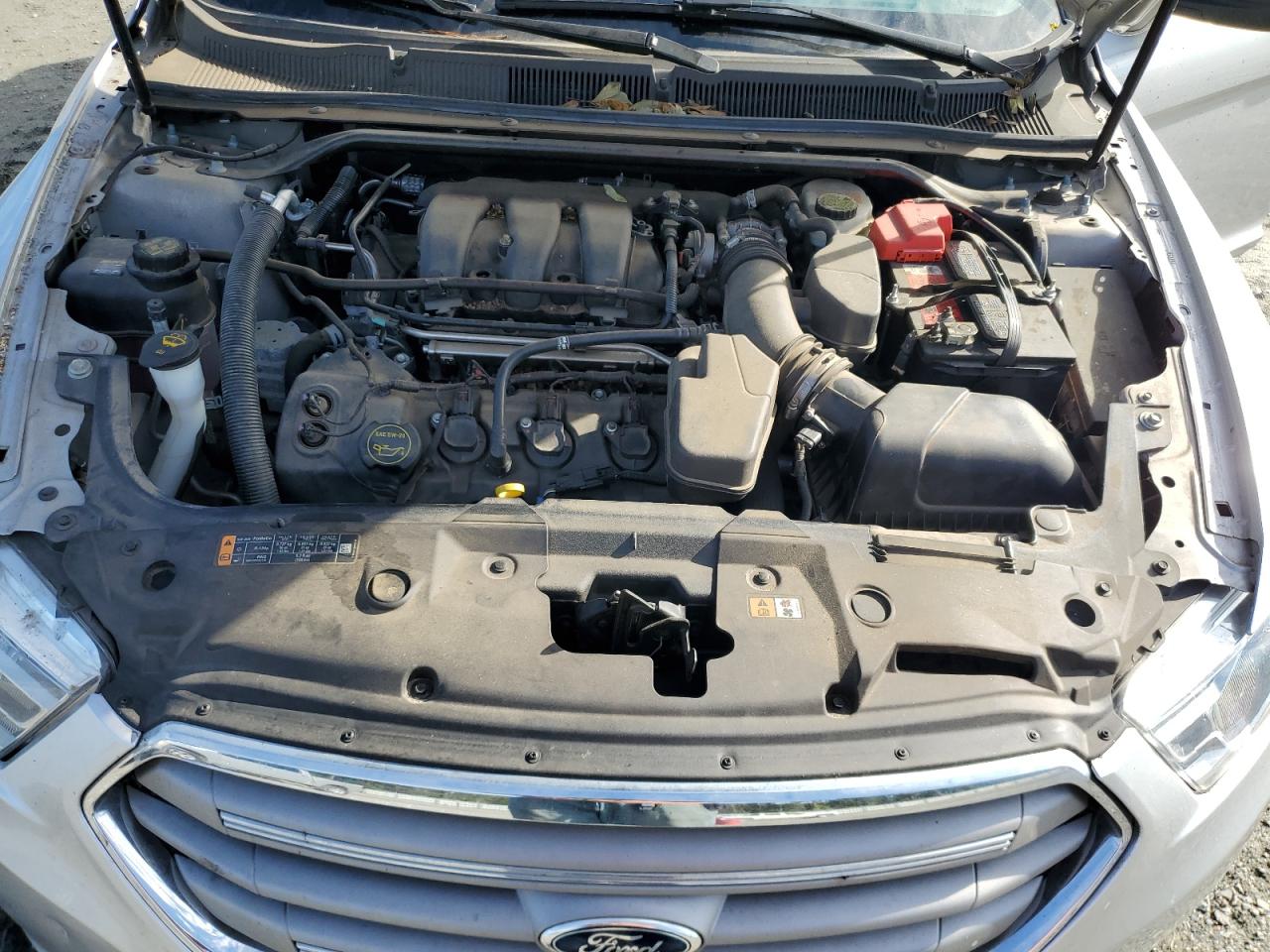 2015 Ford Taurus - Image 11