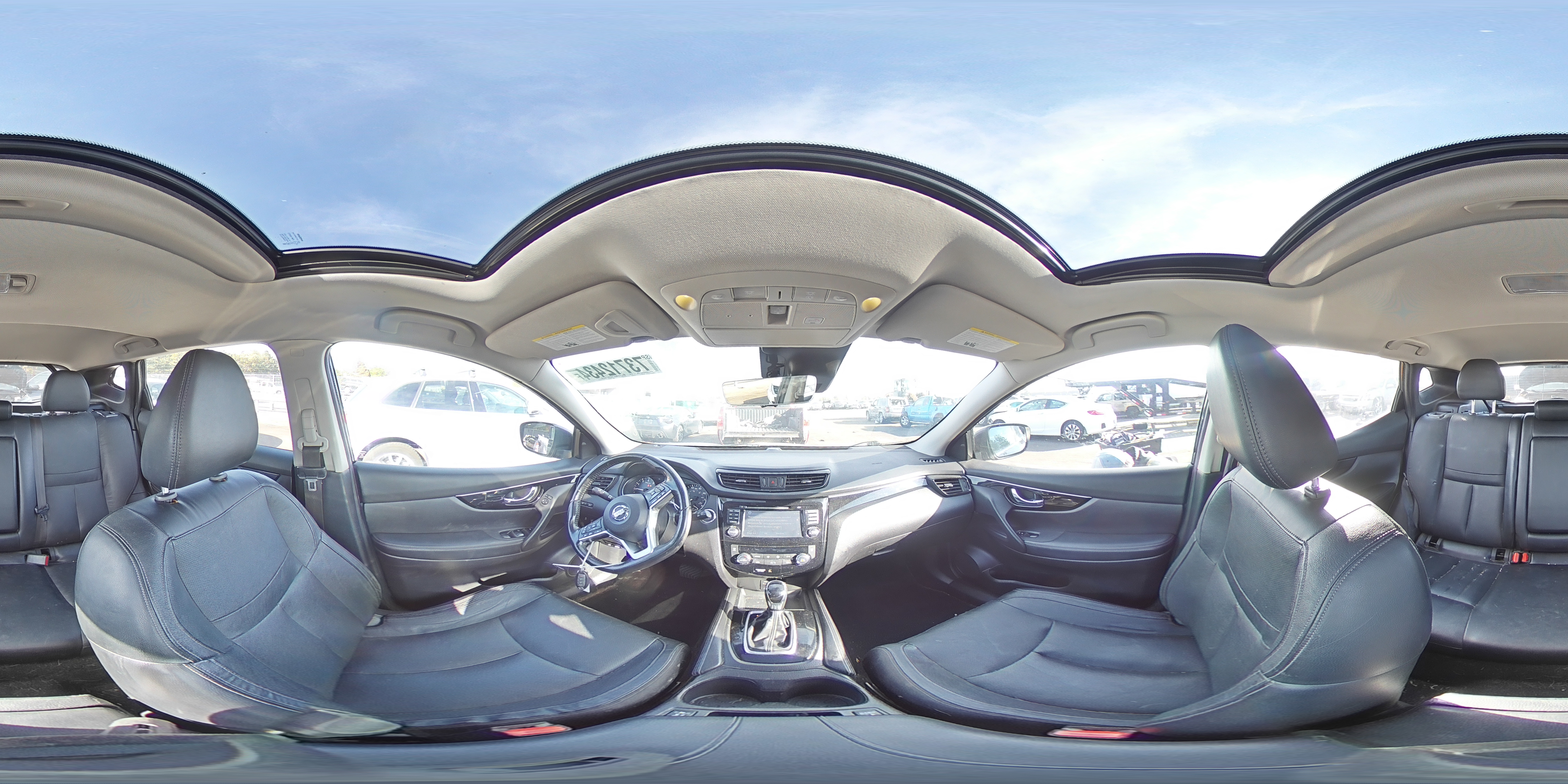 2017 Nissan Rogue - Image 14