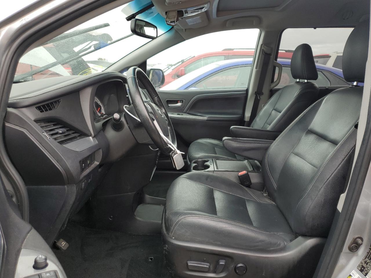 2016 Toyota Sienna - Image 7