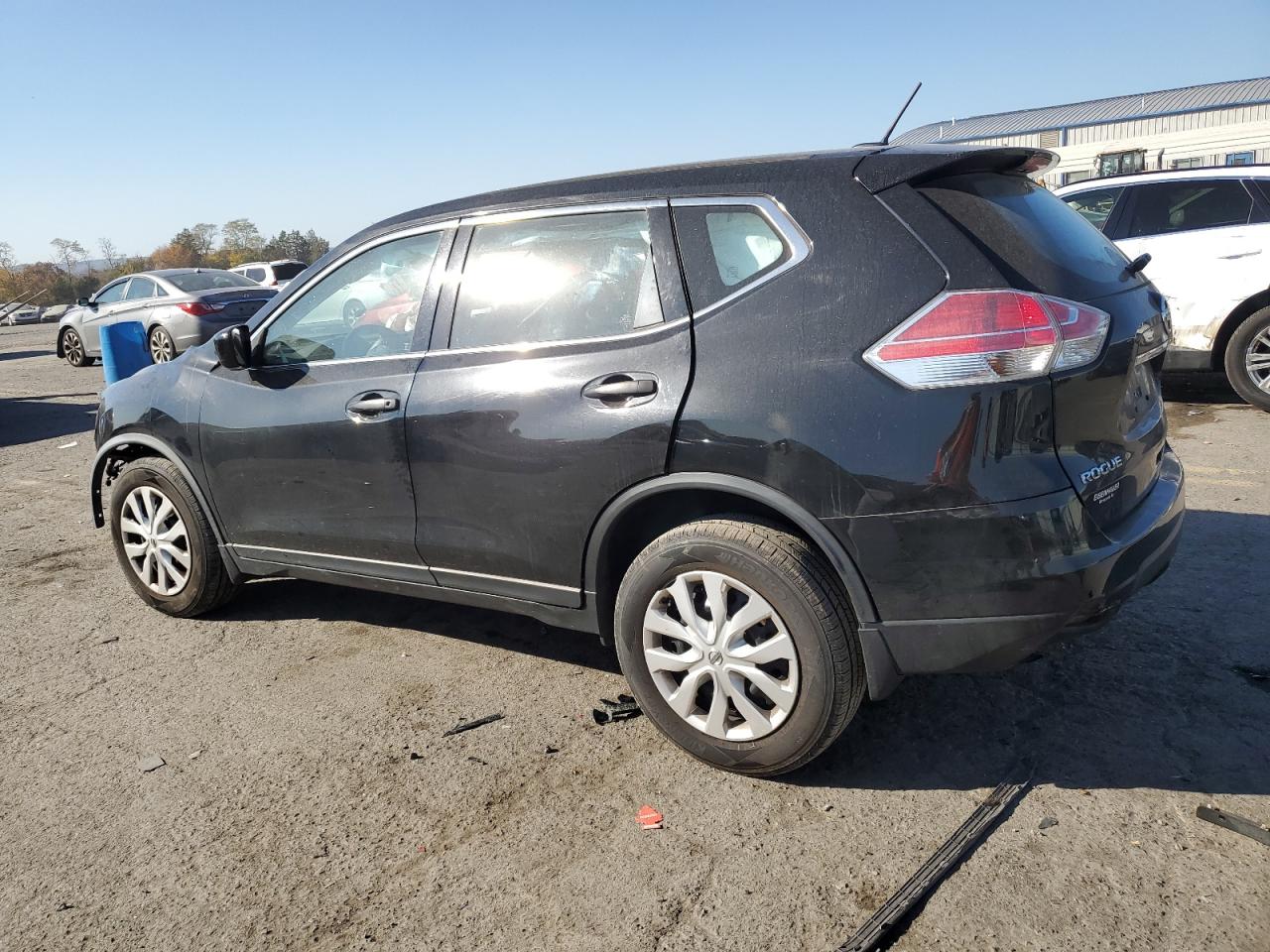 2016 Nissan Rogue - Image 2
