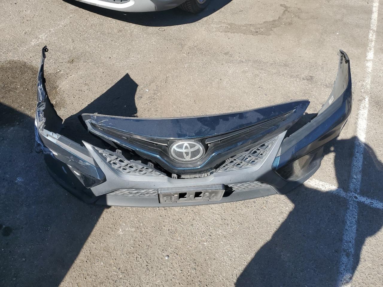 2018 Toyota Camry - Image 12