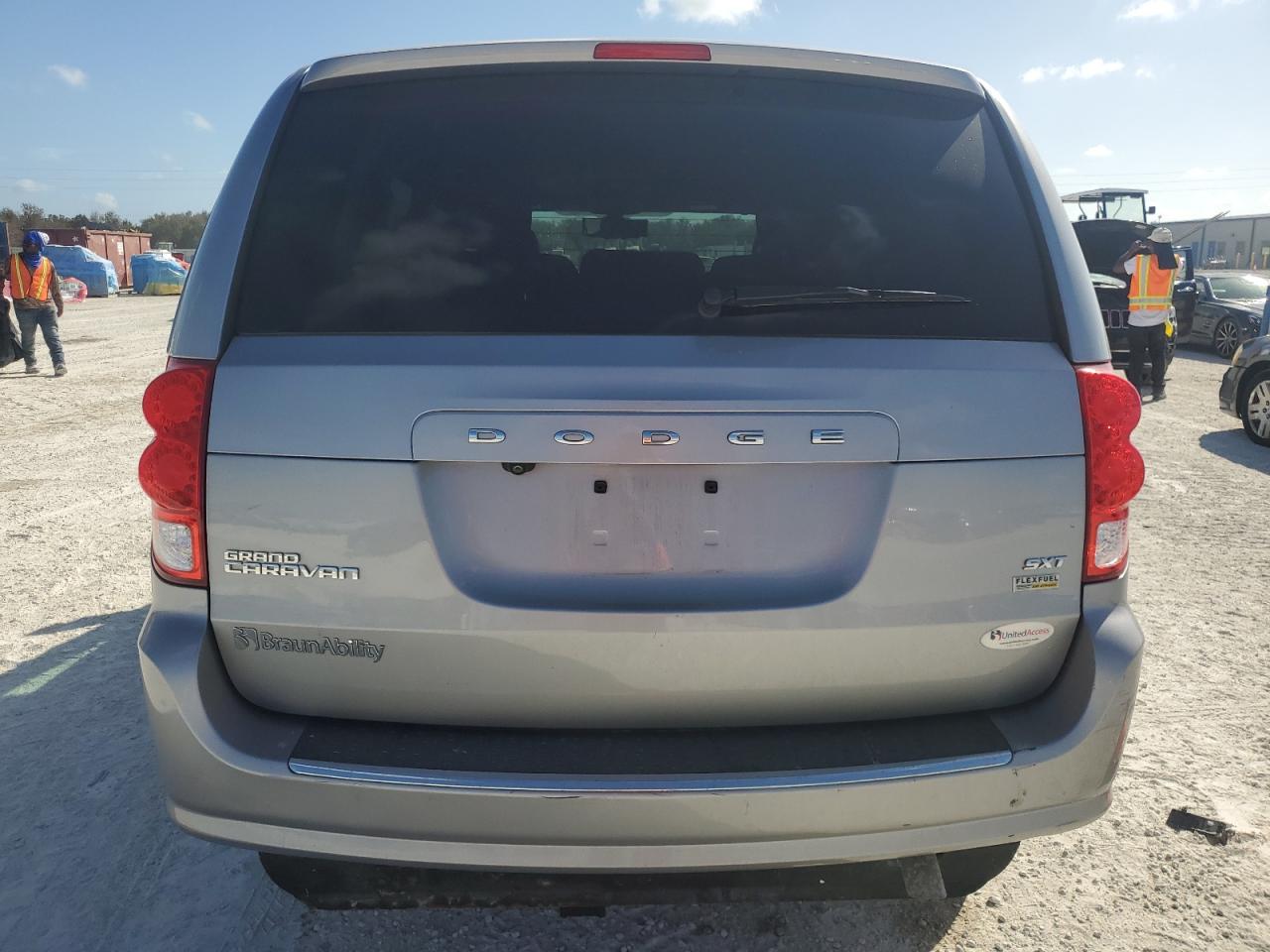 2C7WDGCG0KR601355 2019 Dodge Grand Caravan Sxt