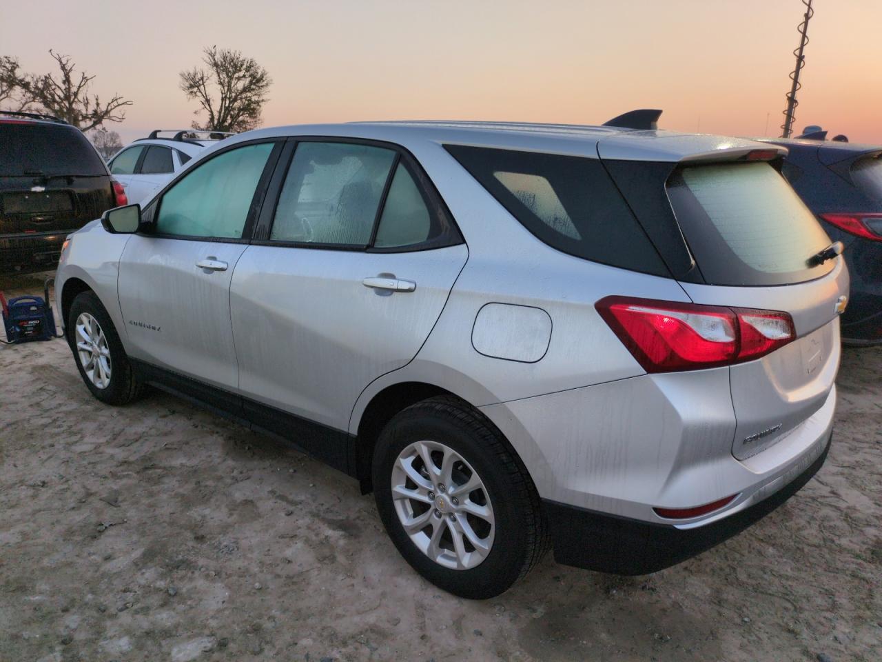 2018 Chevrolet Equinox - Image 2