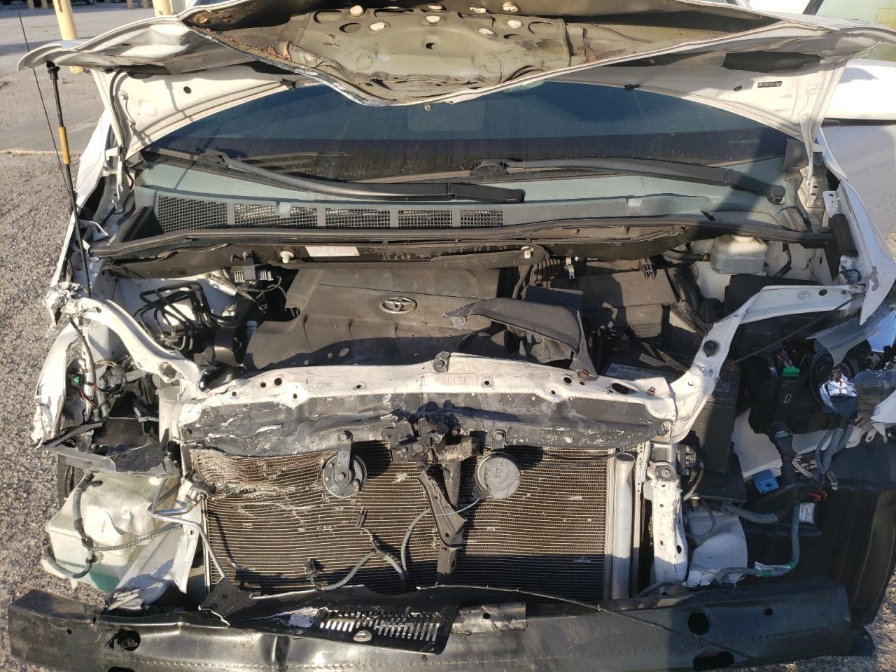 2013 Toyota Sienna - Image 12