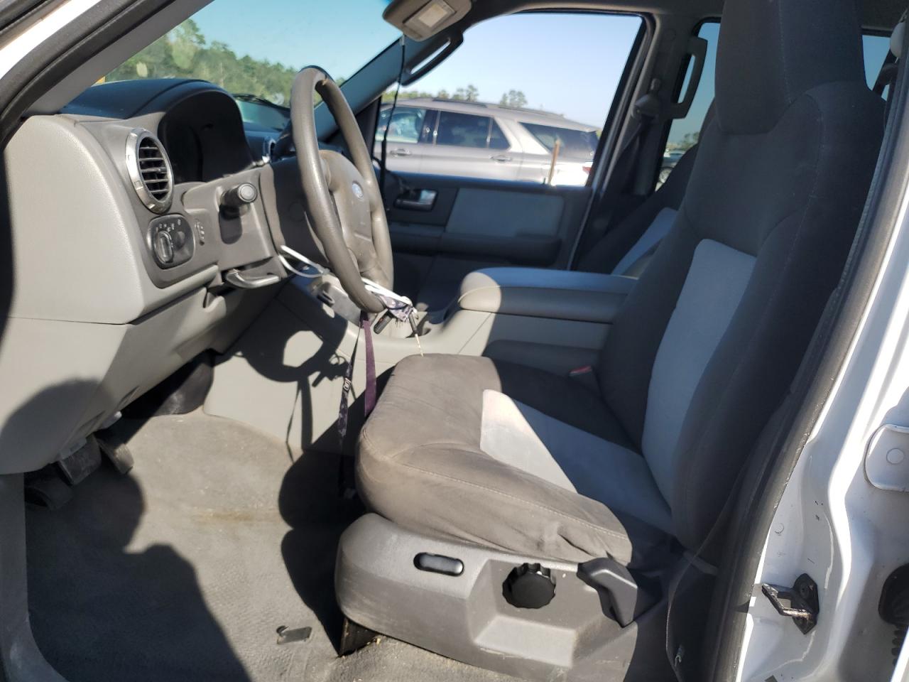 2004 Ford Expedition - Image 7